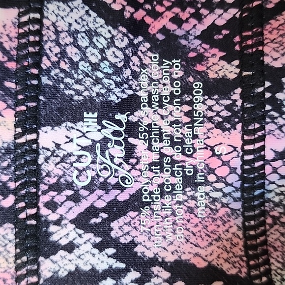 SHORTS CUT THE FRILLS WOMAN'S ATHLETIC SHORTS. - Picture 5 of 6